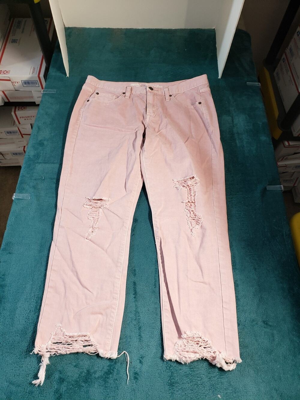 Mossimo Jeans Size 10 Women Pink Stretch Pants Fray Hem Mid Rise Boyfriend